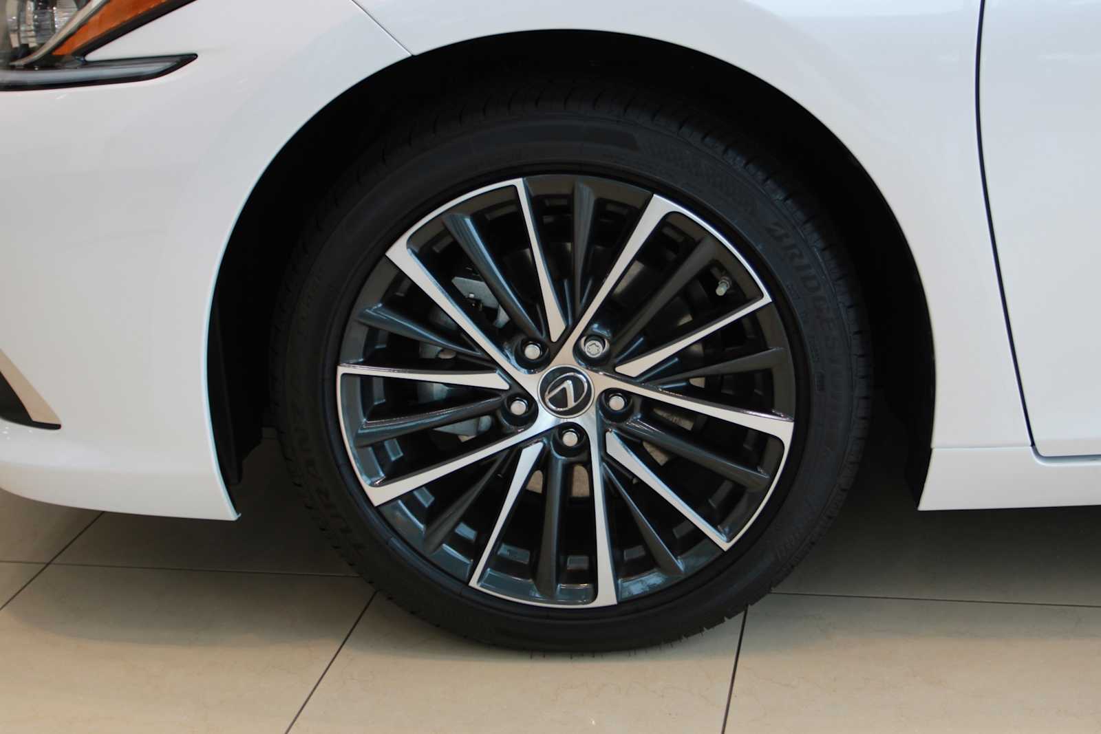 new 2025 Lexus ES 300h car, priced at $50,434