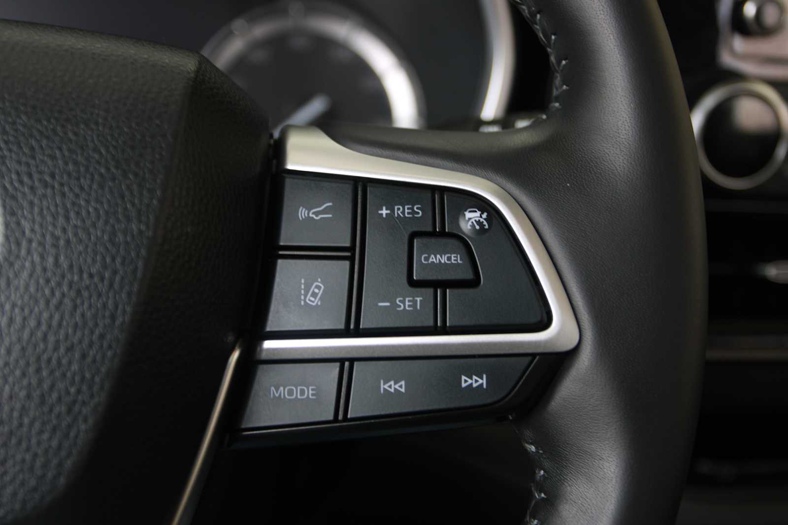 used 2022 Toyota Highlander car, priced at $36,998