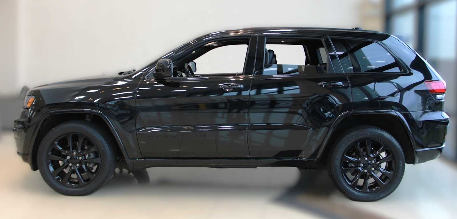 used 2020 Jeep Grand Cherokee car, priced at $26,497