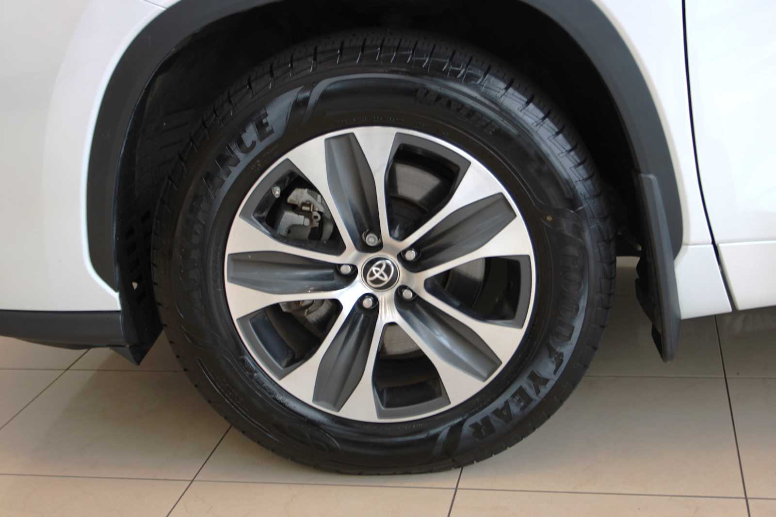 used 2022 Toyota Highlander car, priced at $32,897