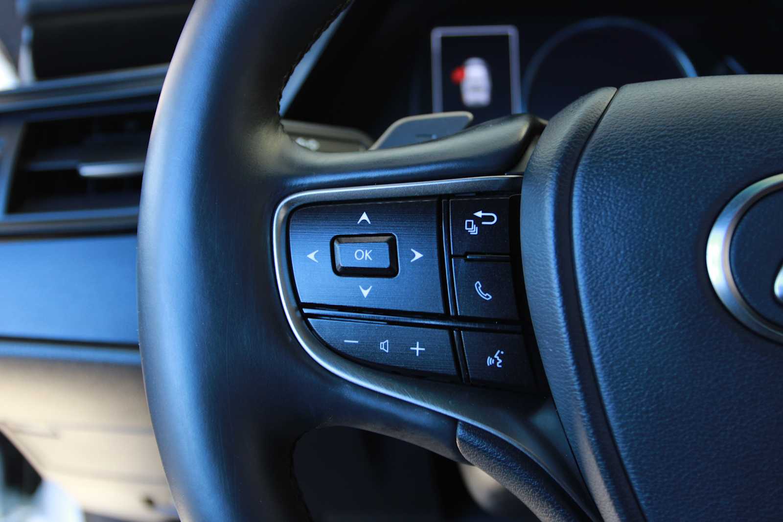 used 2023 Lexus ES 350 car, priced at $35,997