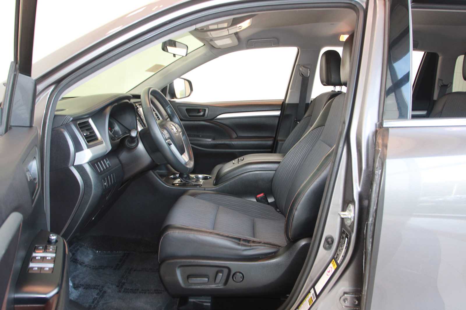 used 2016 Toyota Highlander car, priced at $21,998