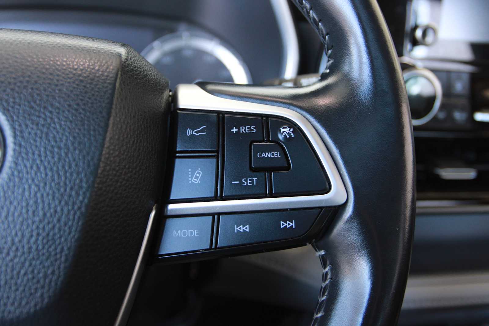 used 2022 Toyota Highlander car, priced at $35,797