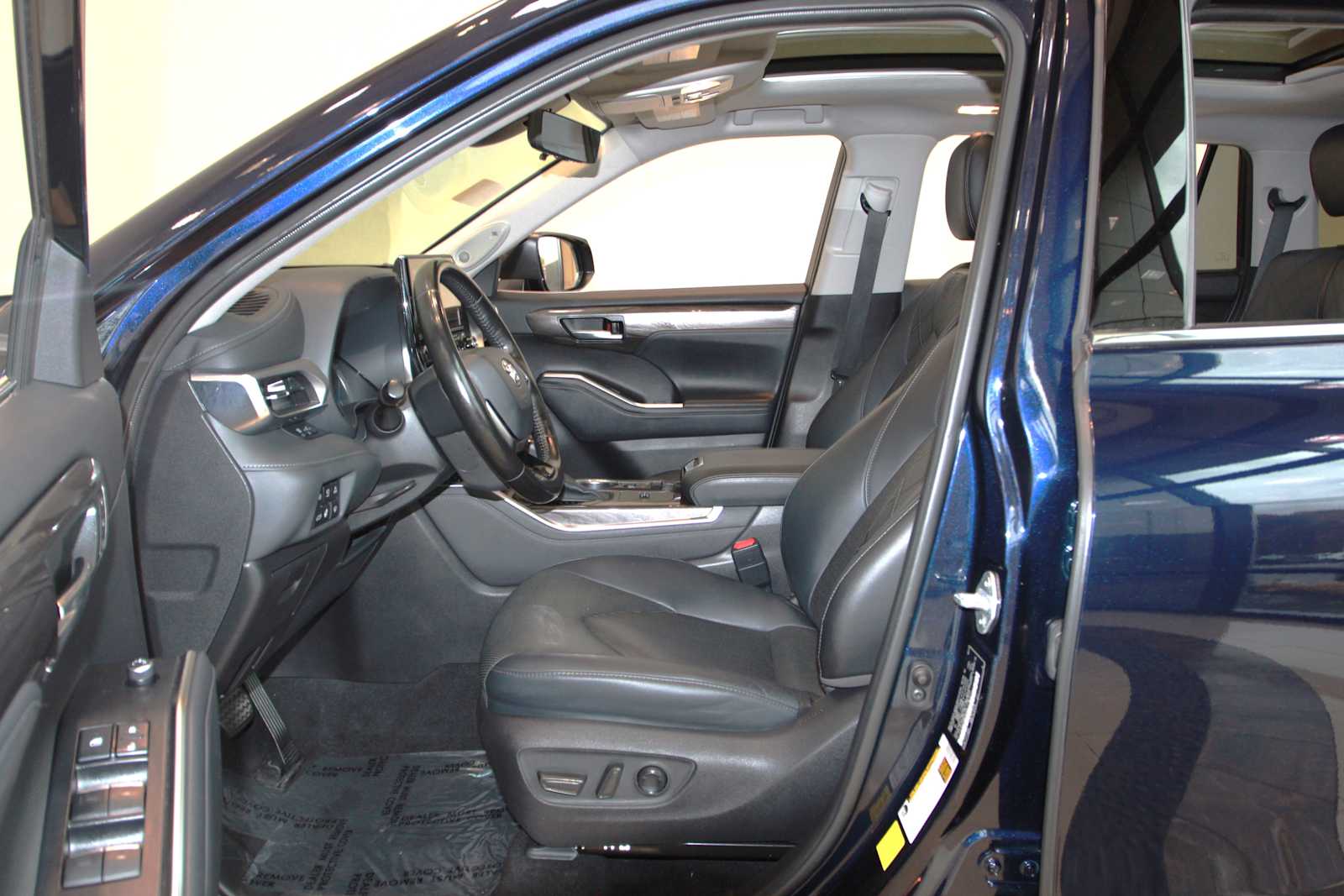 used 2021 Toyota Highlander car, priced at $38,497