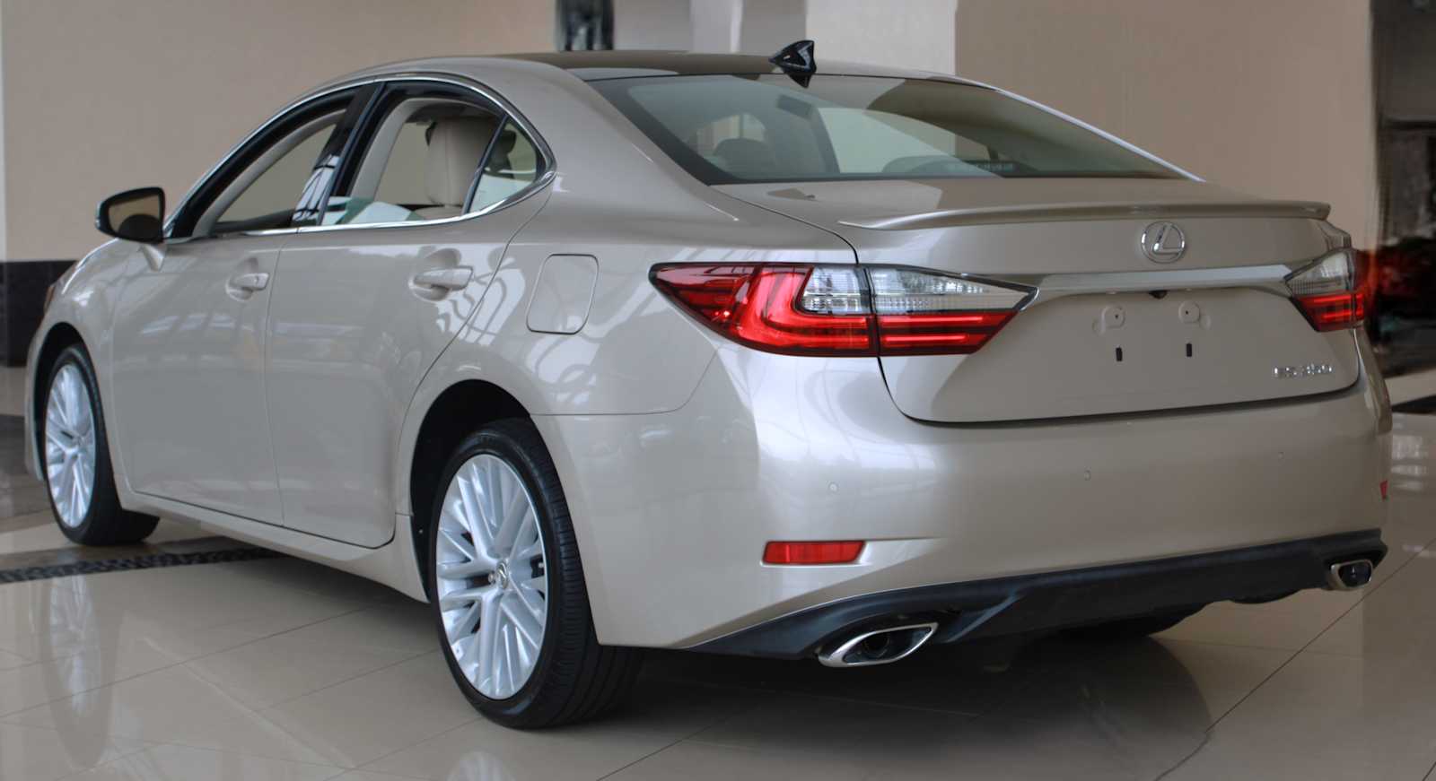 used 2016 Lexus ES 350 car, priced at $15,397