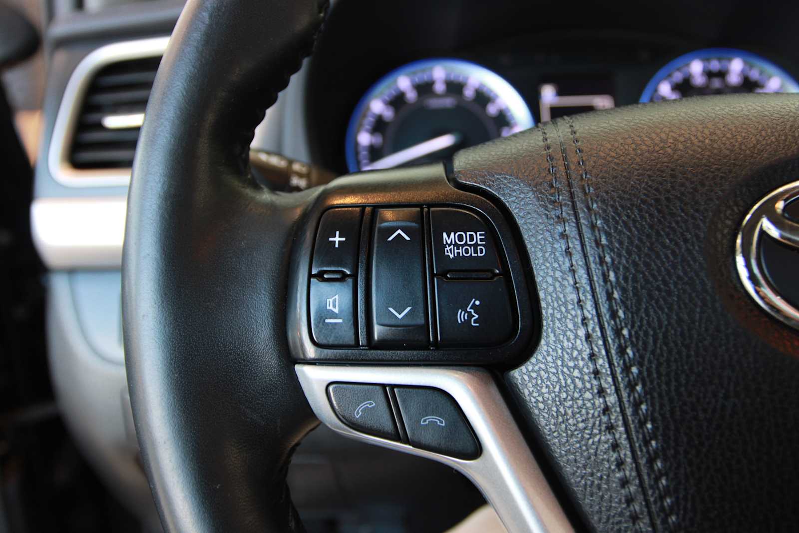 used 2019 Toyota Highlander car, priced at $29,497