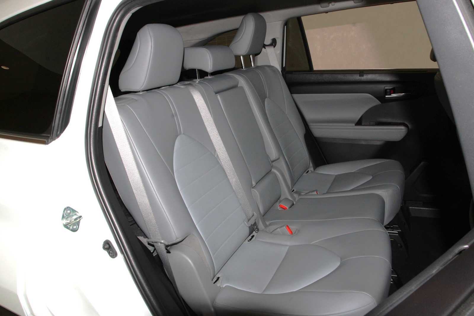 used 2022 Toyota Highlander car, priced at $32,897