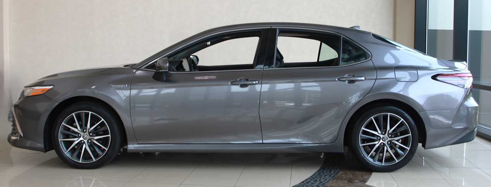 used 2021 Toyota Camry Hybrid car, priced at $28,297