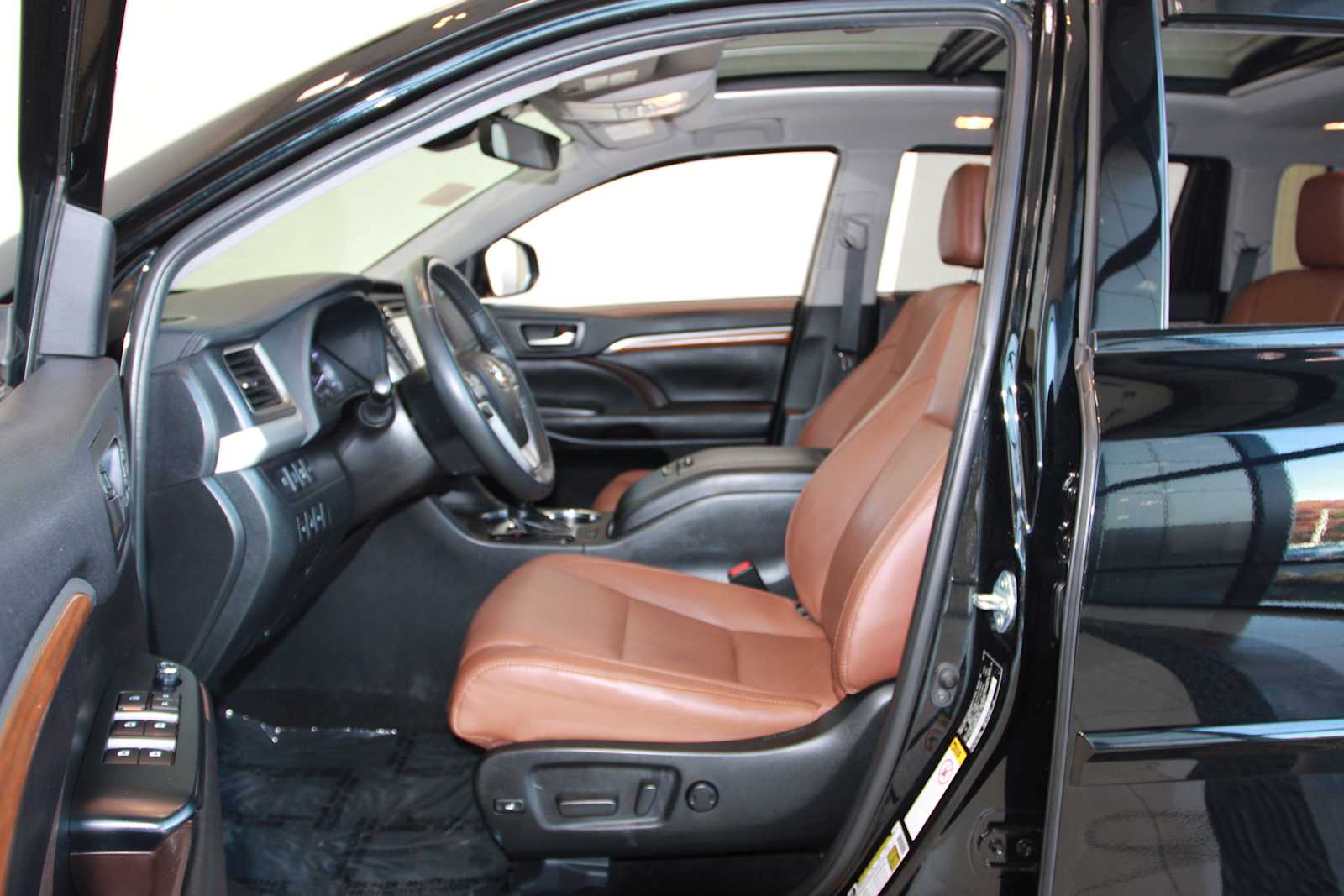 used 2019 Toyota Highlander car, priced at $29,497