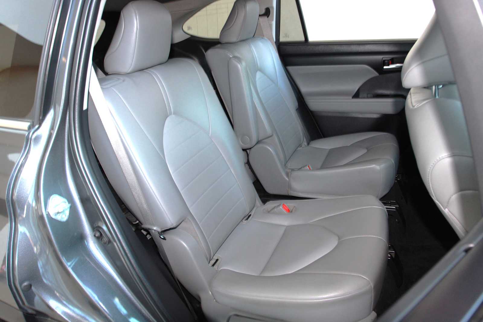 used 2022 Toyota Highlander car, priced at $35,797