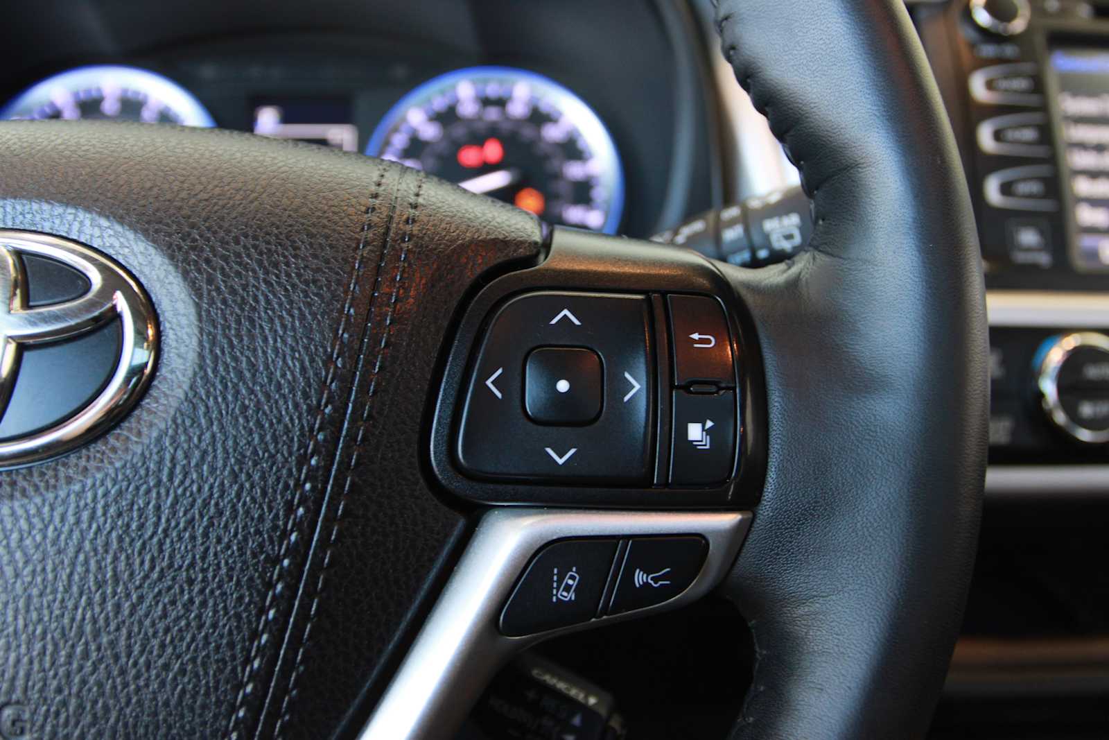 used 2019 Toyota Highlander car, priced at $29,497