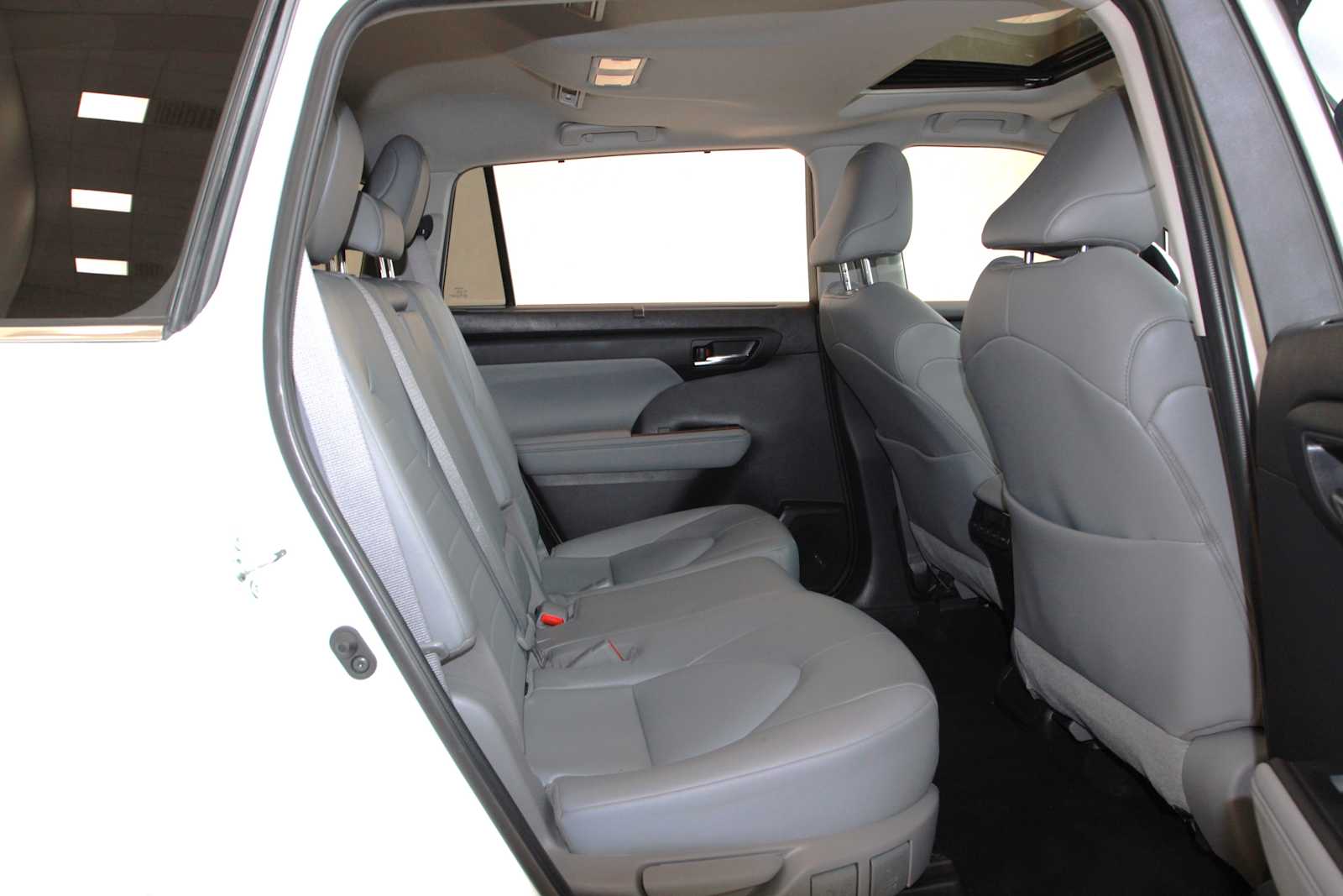 used 2022 Toyota Highlander car, priced at $32,897