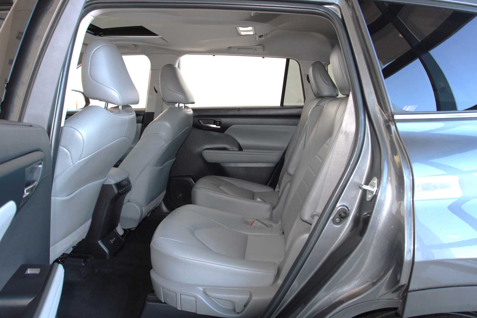 used 2022 Toyota Highlander car, priced at $35,797