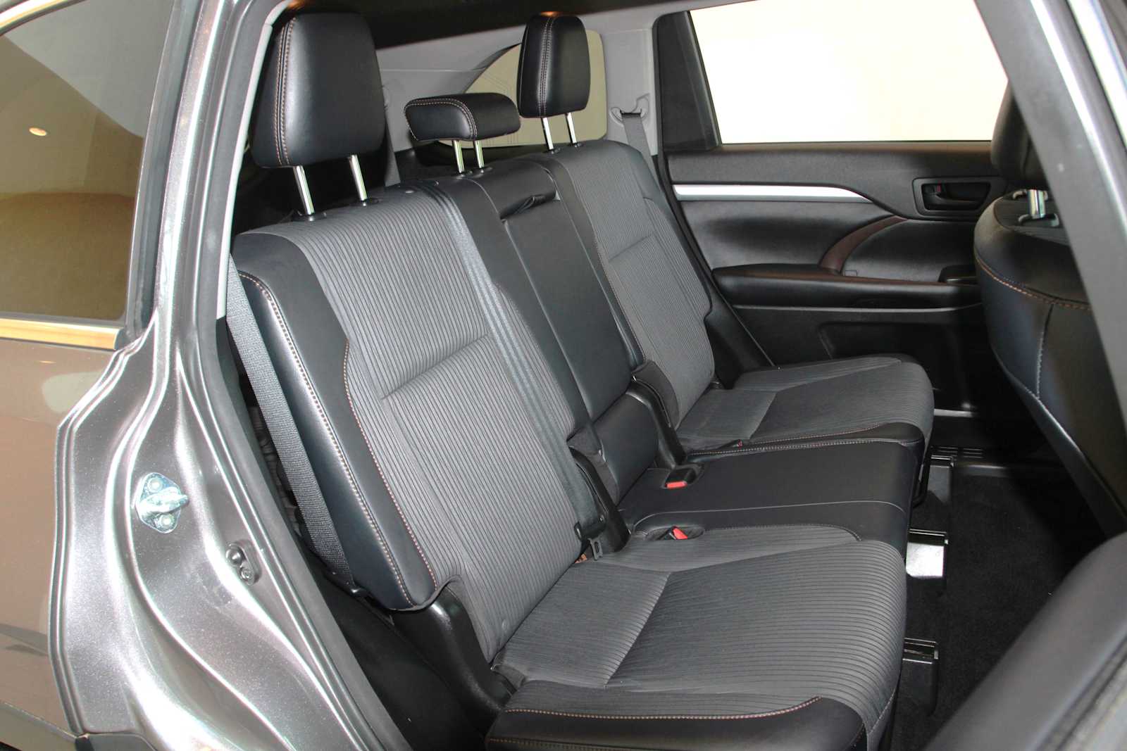 used 2016 Toyota Highlander car, priced at $21,998