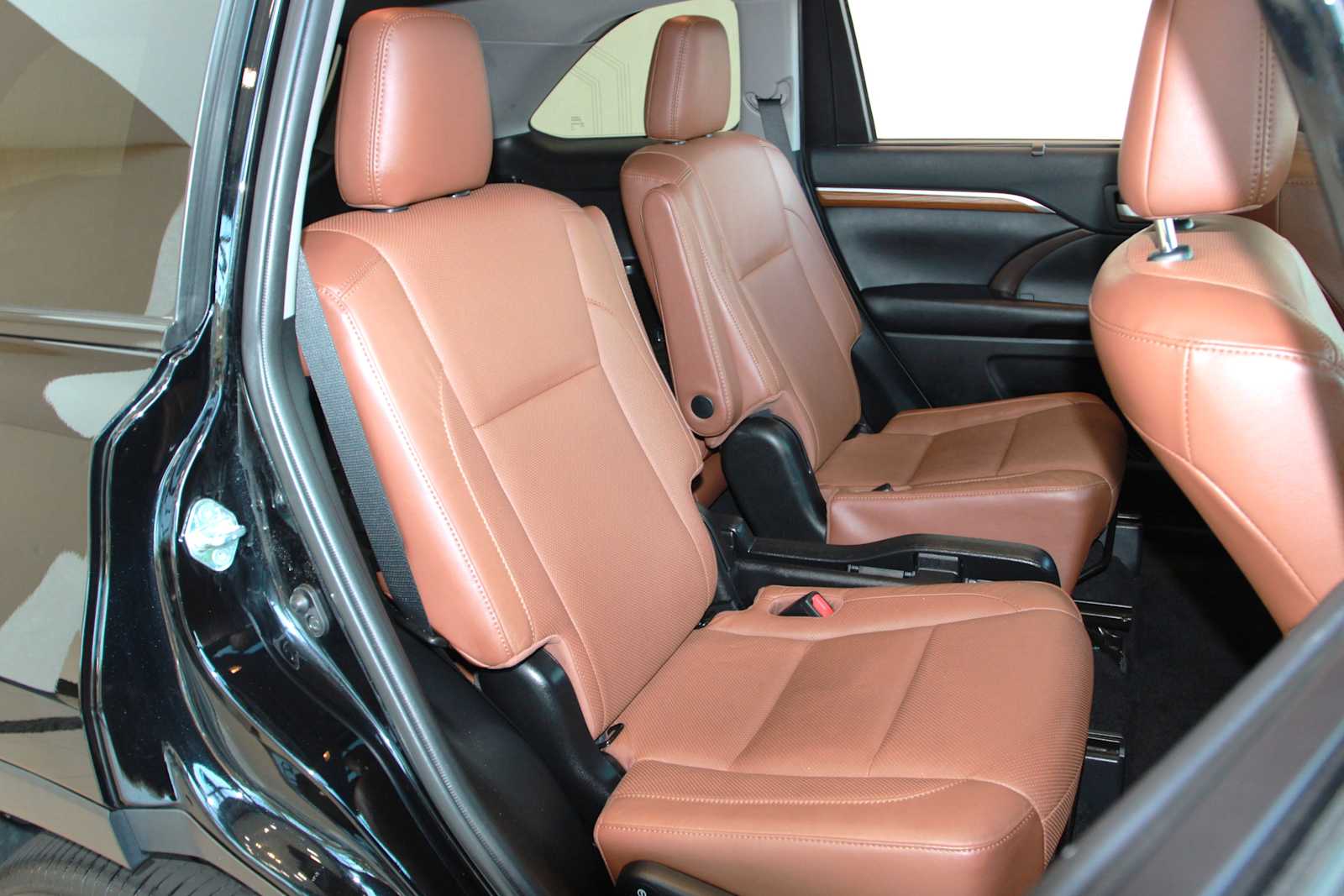 used 2019 Toyota Highlander car, priced at $29,497