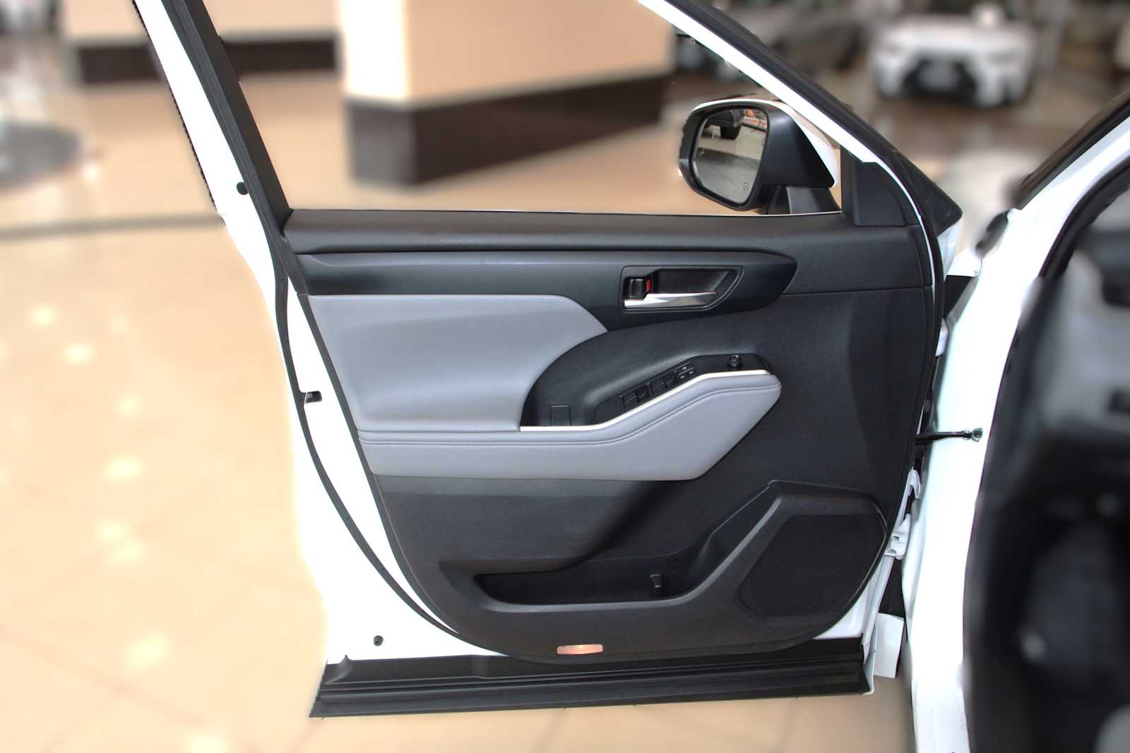 used 2022 Toyota Highlander car, priced at $32,897