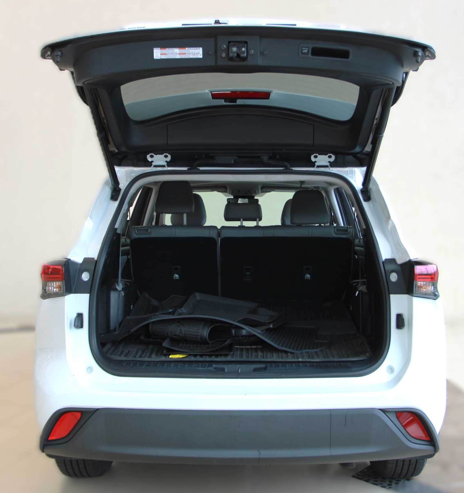 used 2022 Toyota Highlander car, priced at $32,897