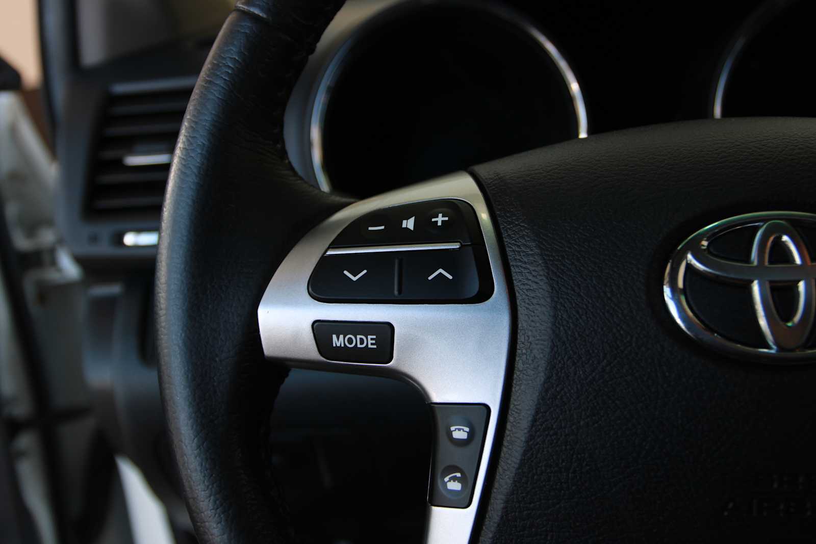 used 2013 Toyota Highlander car, priced at $14,497