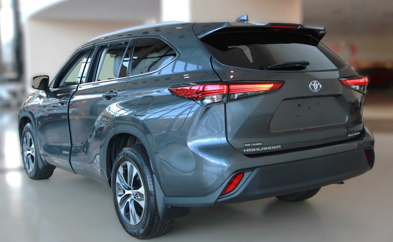 used 2022 Toyota Highlander car, priced at $35,797