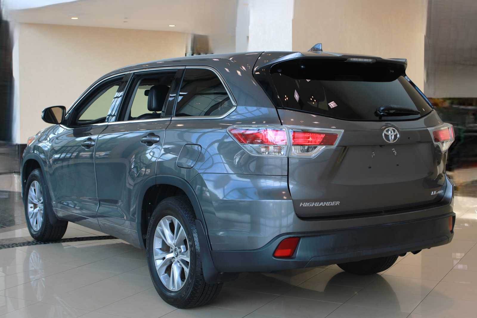 used 2016 Toyota Highlander car, priced at $21,998