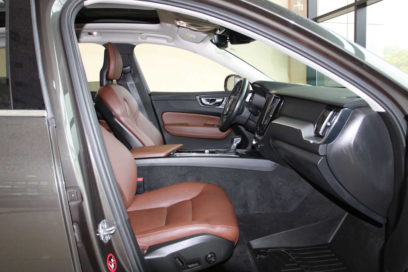 used 2018 Volvo XC60 car, priced at $17,797