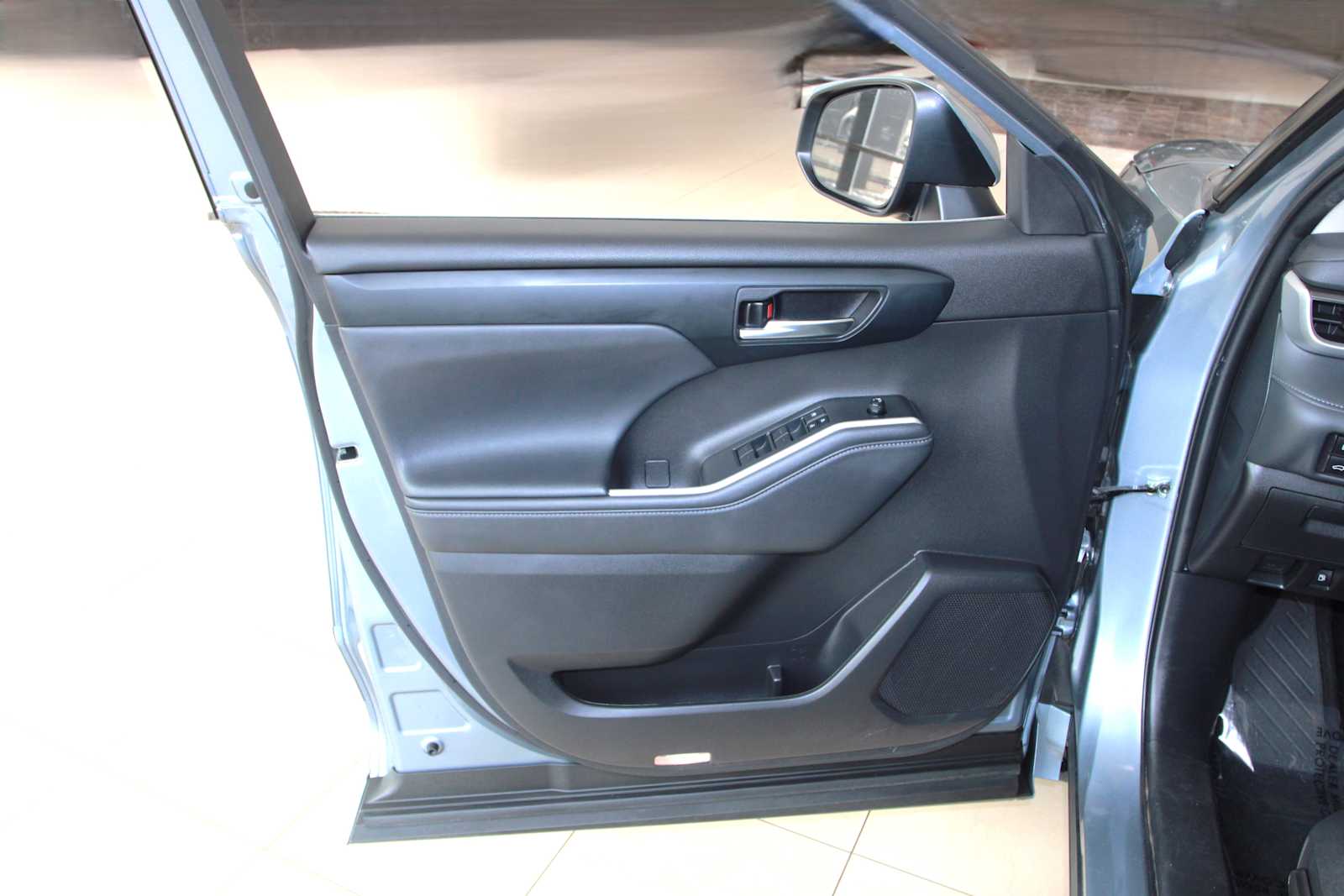 used 2022 Toyota Highlander car, priced at $36,998