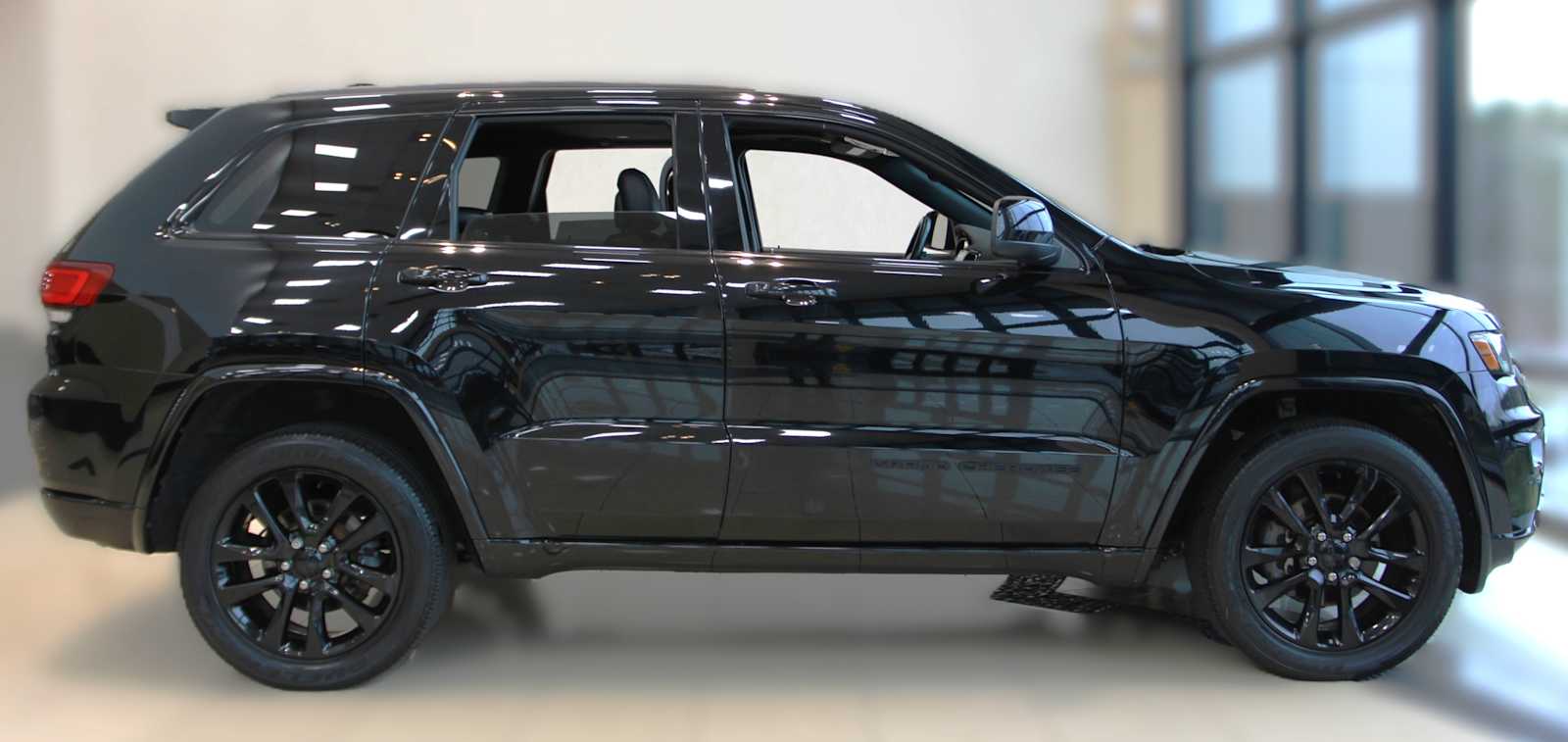 used 2020 Jeep Grand Cherokee car, priced at $26,497