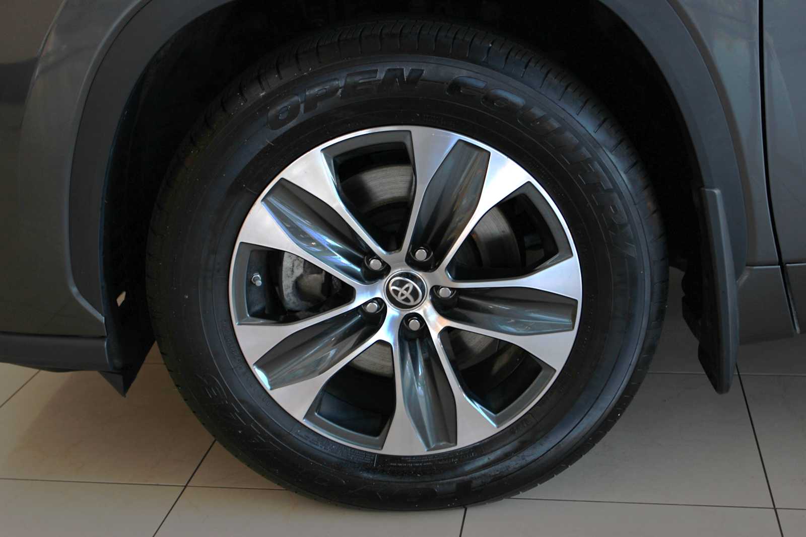 used 2022 Toyota Highlander car, priced at $35,797