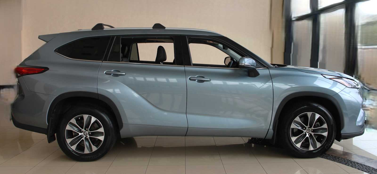 used 2022 Toyota Highlander car, priced at $36,998