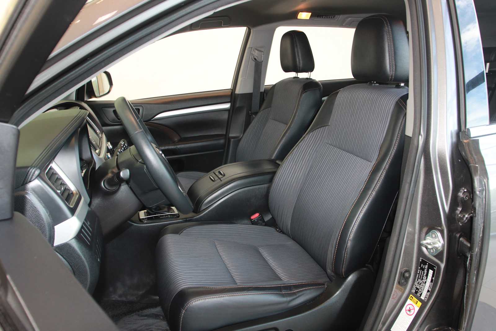 used 2016 Toyota Highlander car, priced at $21,998