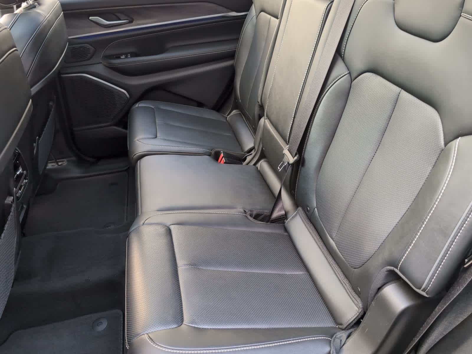 used 2023 Jeep Grand Cherokee car, priced at $42,998