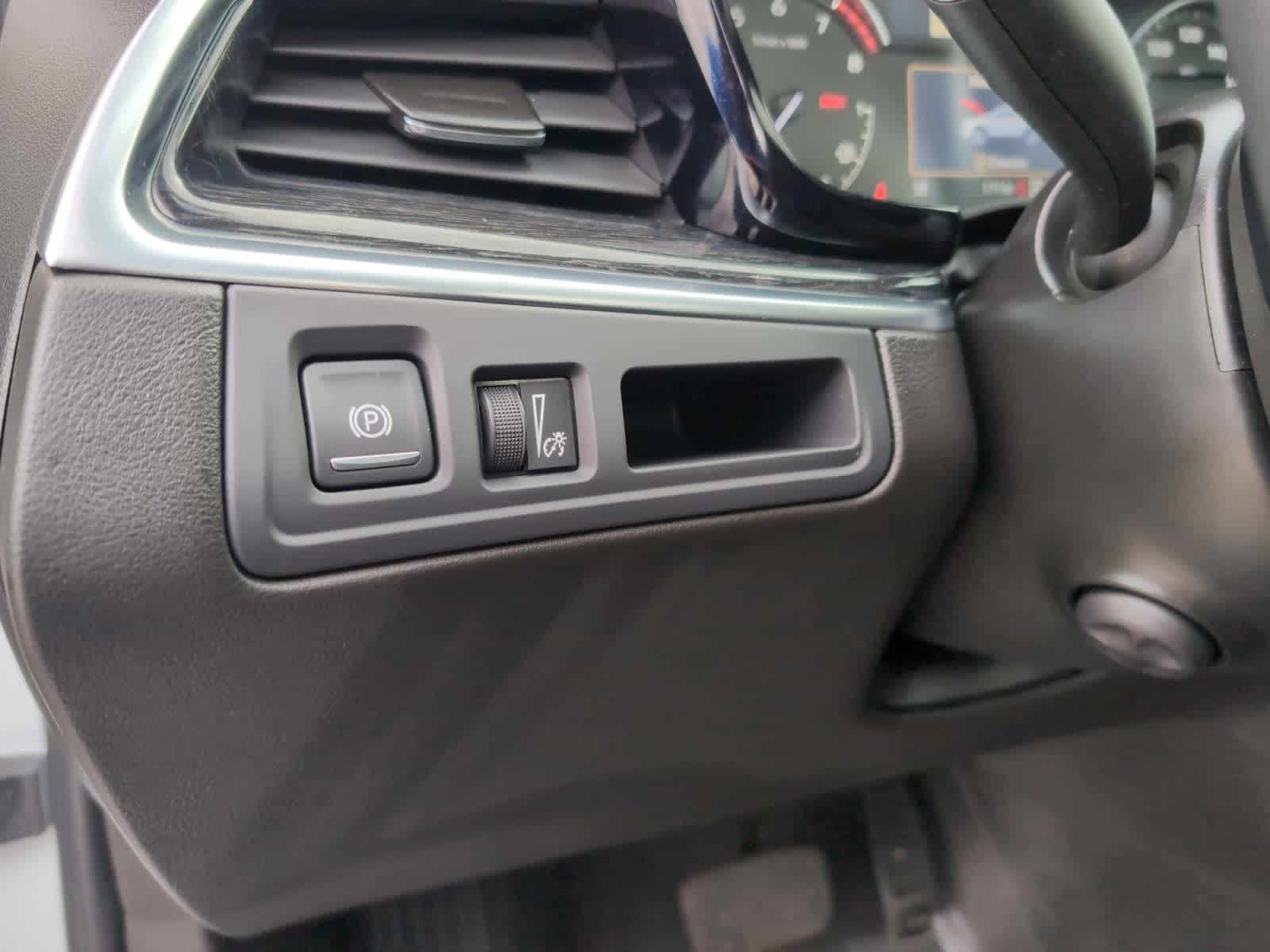 used 2022 Cadillac XT5 car, priced at $36,998