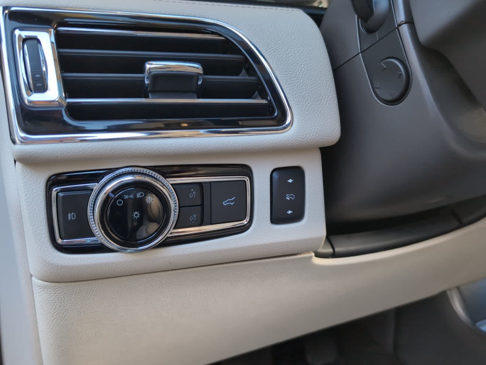 used 2019 Lincoln Navigator L car, priced at $34,998