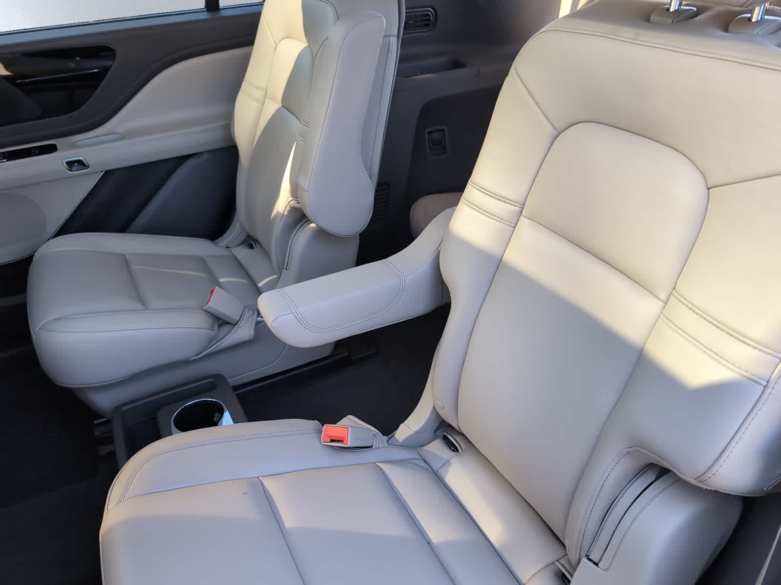 used 2022 Lincoln Aviator car, priced at $34,598