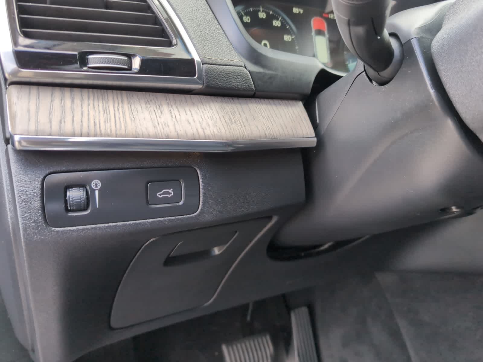 used 2022 Volvo XC90 car, priced at $37,798