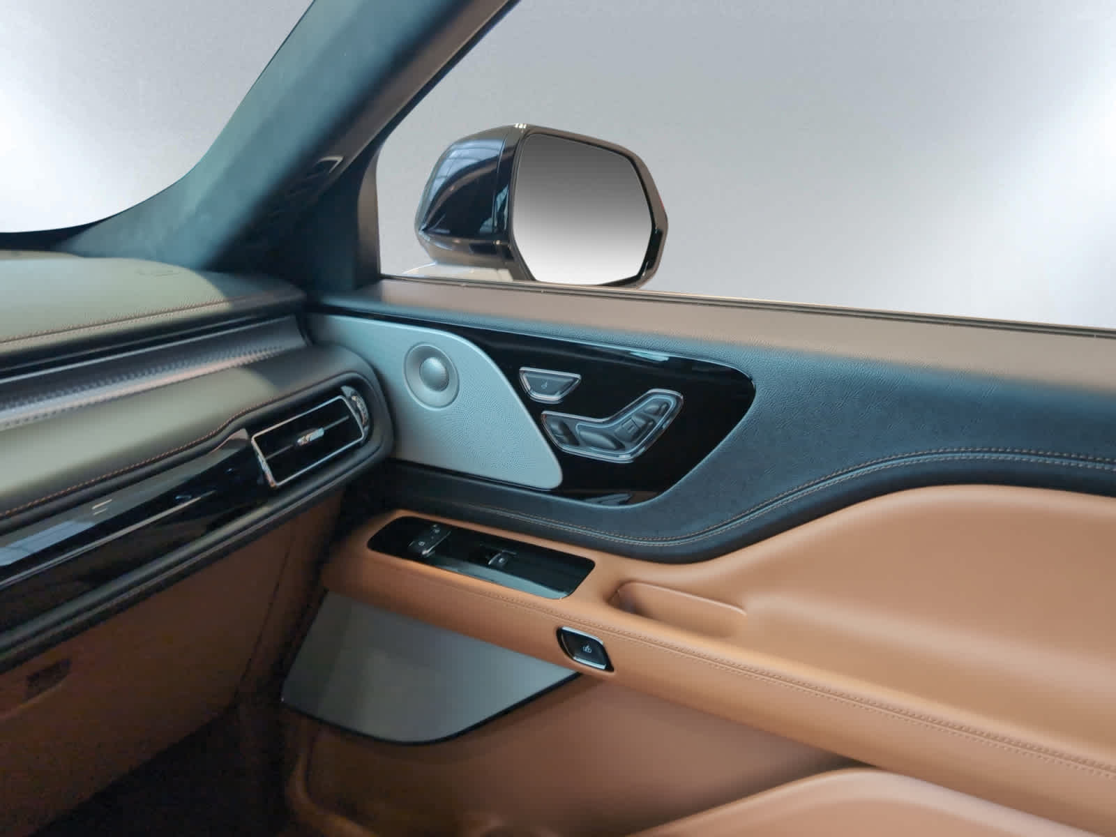 used 2025 Lincoln Aviator car, priced at $89,998