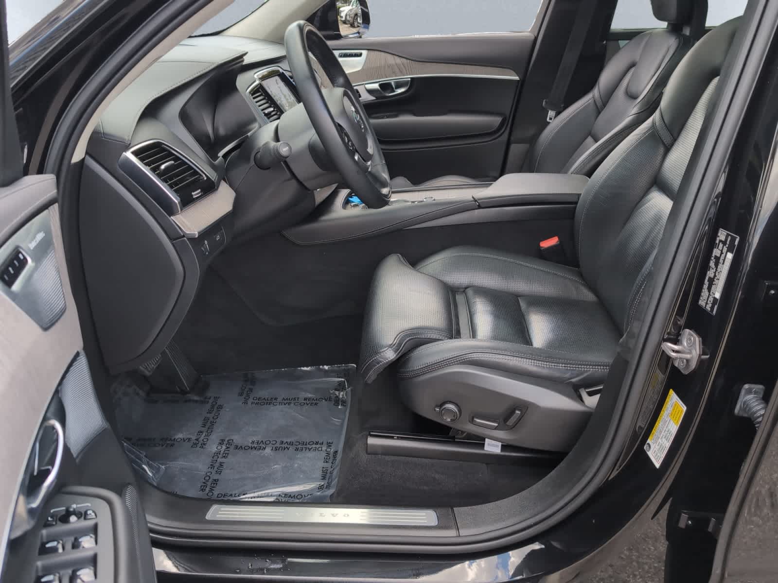 used 2022 Volvo XC90 car, priced at $37,798
