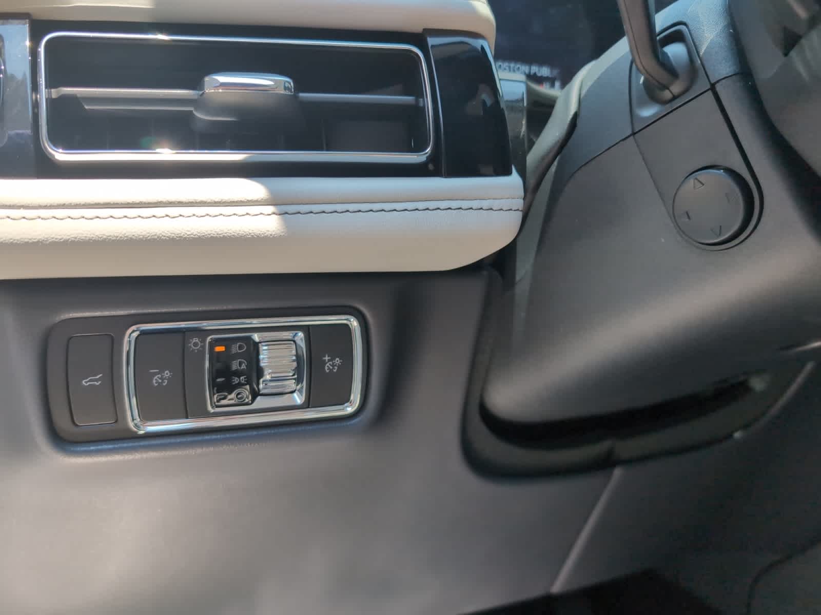 used 2025 Lincoln Aviator car, priced at $71,998