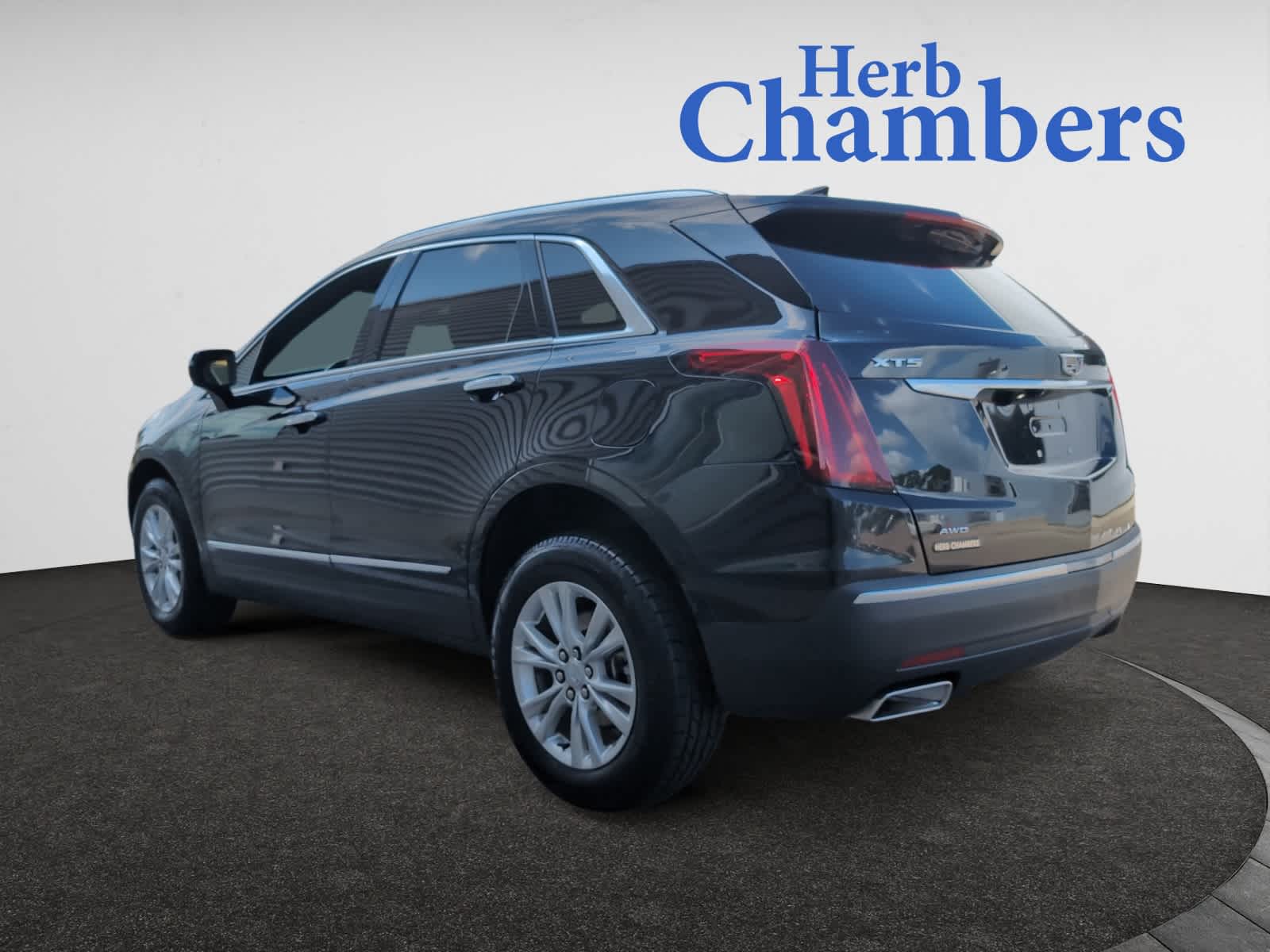 used 2023 Cadillac XT5 car, priced at $15,998