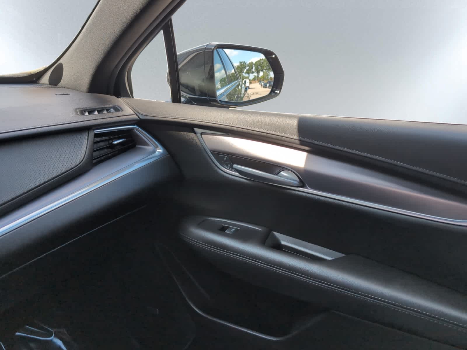 used 2023 Cadillac XT5 car, priced at $15,998