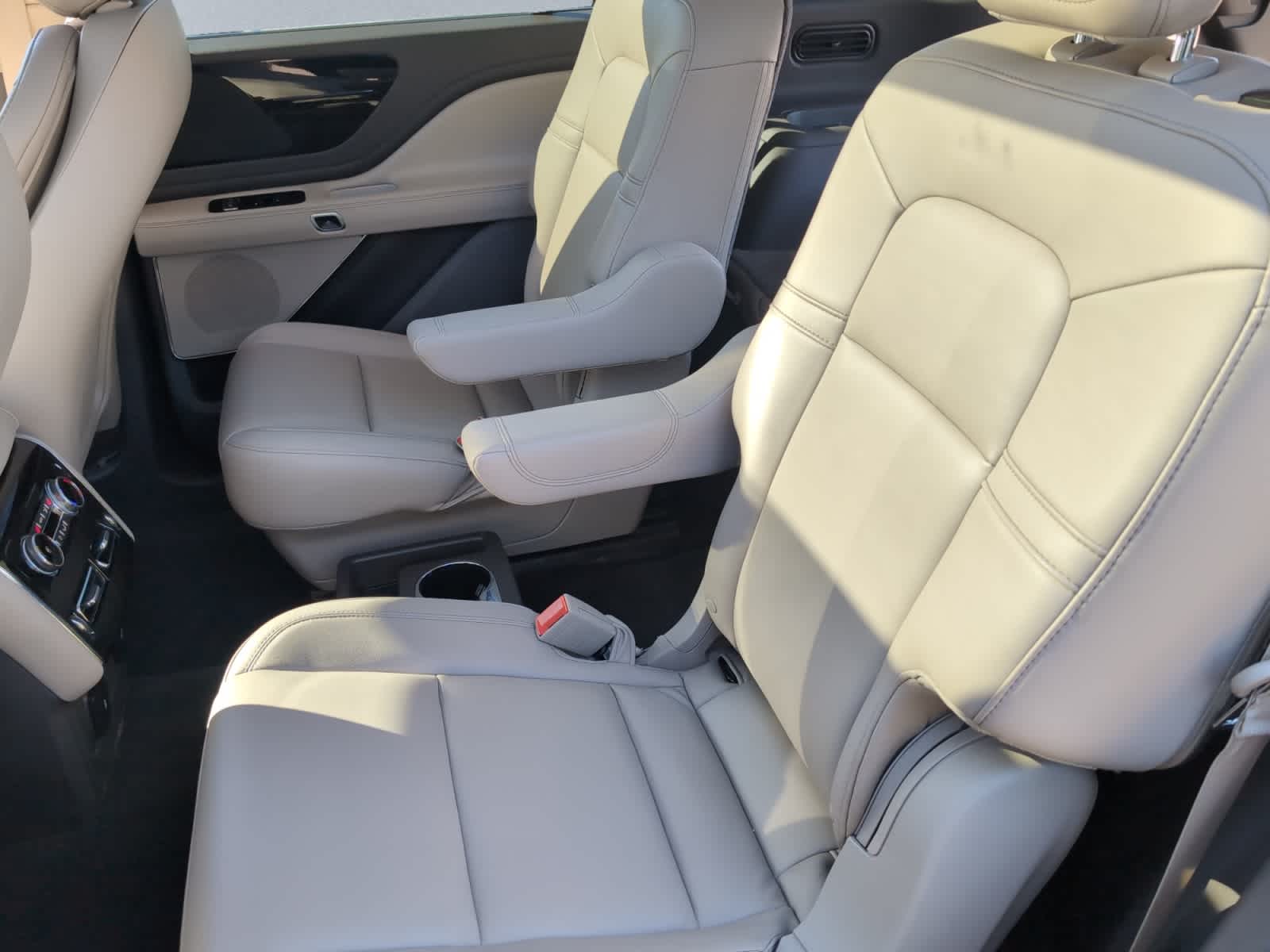 used 2022 Lincoln Aviator car, priced at $38,998