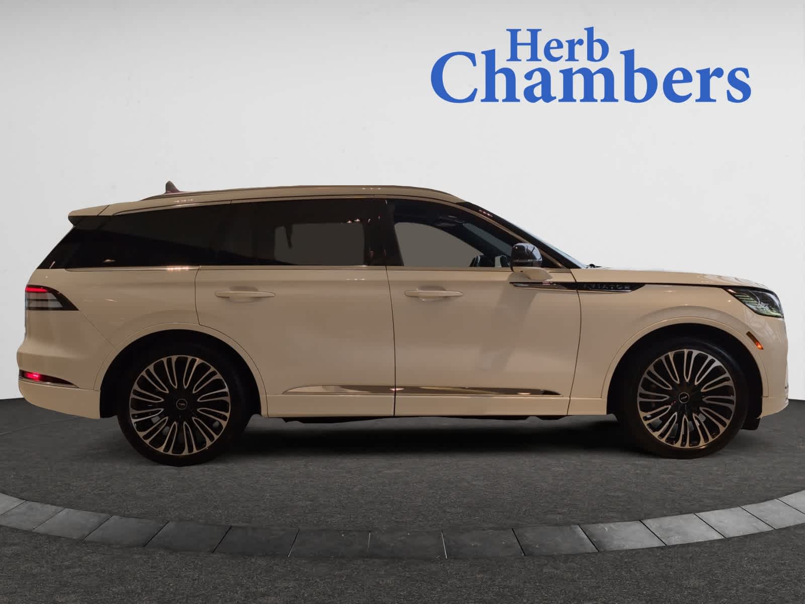 used 2025 Lincoln Aviator car, priced at $89,998