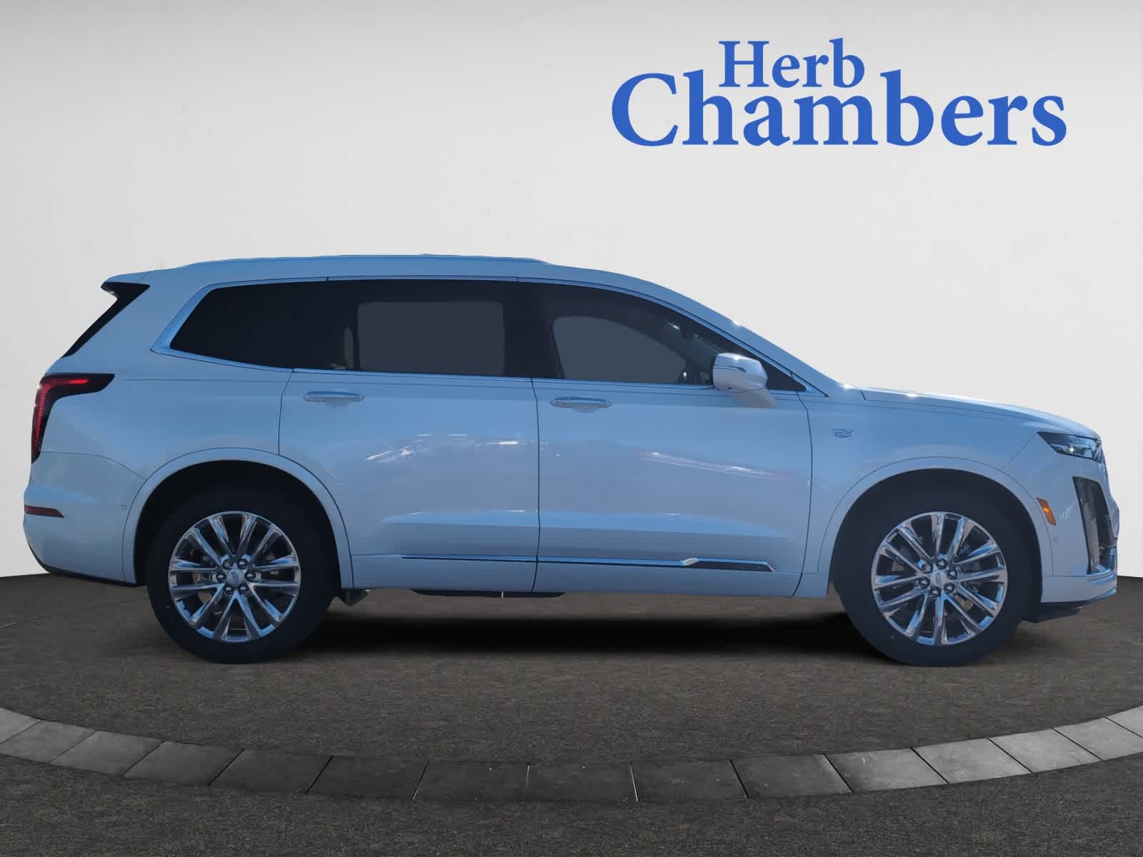 used 2022 Cadillac XT6 car, priced at $36,998
