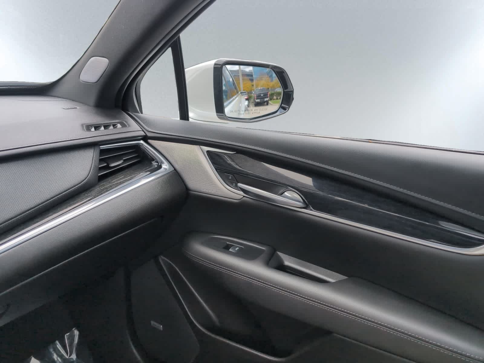 used 2022 Cadillac XT5 car, priced at $36,998