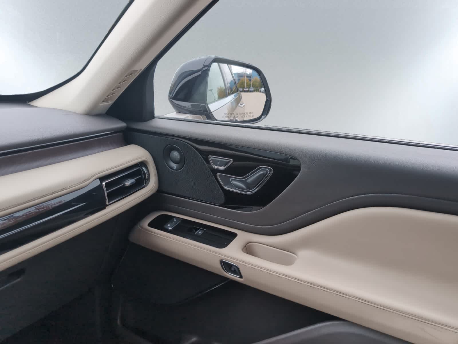 used 2020 Lincoln Aviator car, priced at $31,998