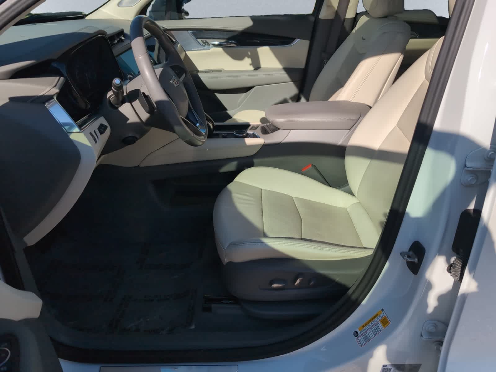 used 2022 Cadillac XT6 car, priced at $36,998