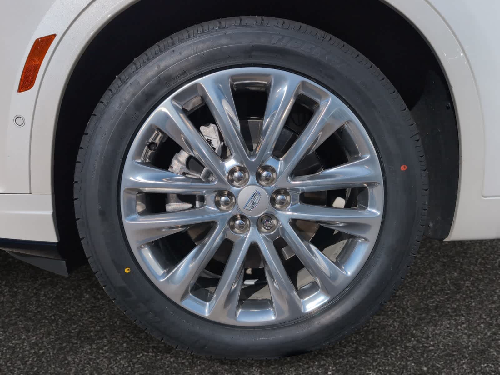 used 2022 Cadillac XT6 car, priced at $36,998