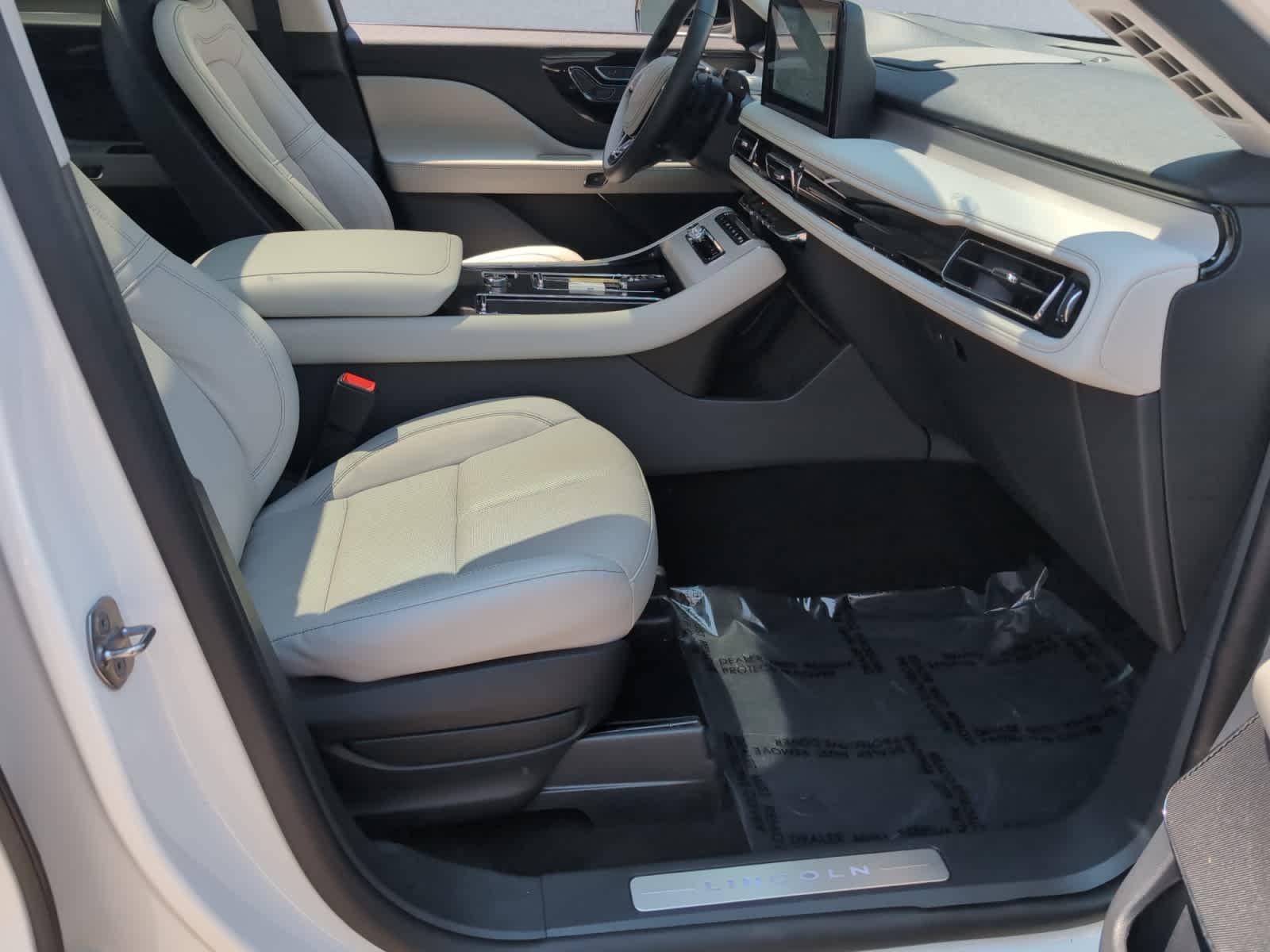 used 2025 Lincoln Aviator car, priced at $71,998