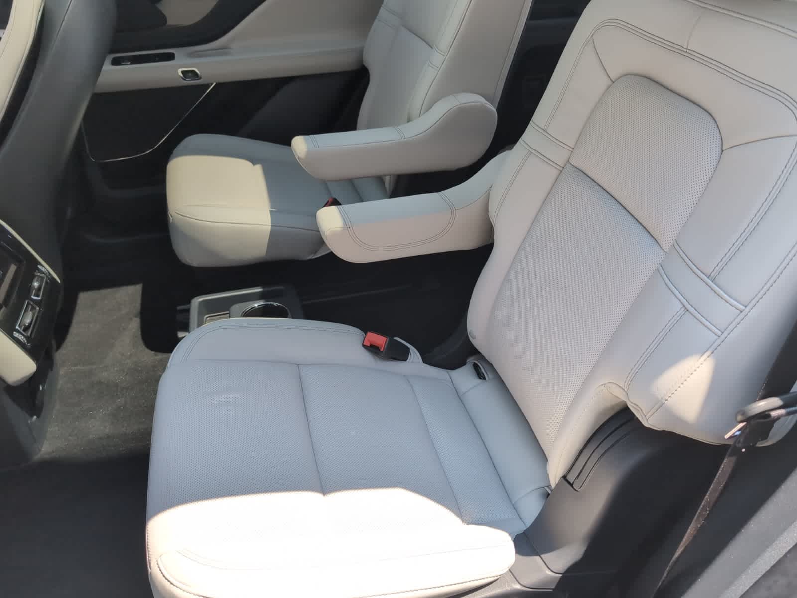 used 2025 Lincoln Aviator car, priced at $71,998