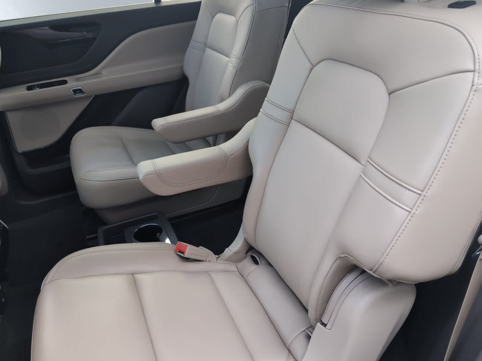 used 2023 Lincoln Aviator car, priced at $43,698